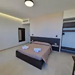 بيت ضيافة Palazzo Satriani Ethic برياتيكو